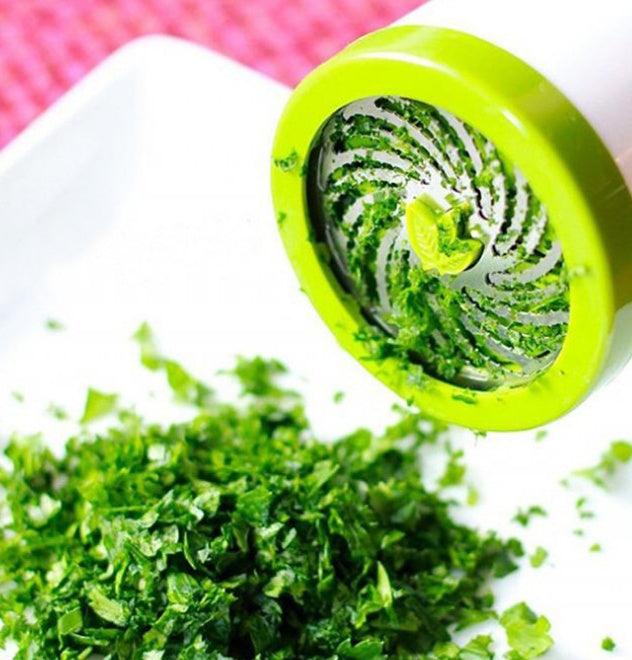 Herb Grinder Spice Mill Parsley Shredder Chopper (16.5*7.2CM) - Quick Fresh Herb Mincer / Dishwasher Safe / Ergonomic Design / Stainless Steel Blades - Dreamy-Designs Store Online